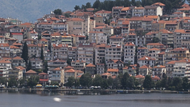 Κορωνοϊός: Ανησυχούν τους επιστήμονες οι τοπικές εξάρσεις – Αγωνία και για την Καστοριά μετά την Ξάνθη