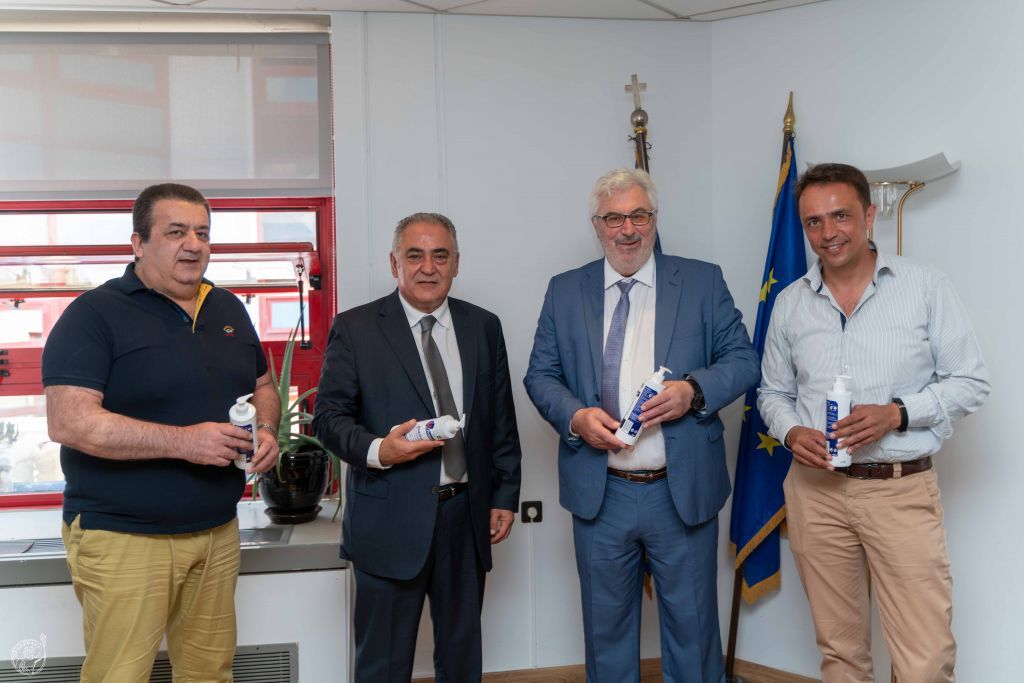 Παράδοση υγειονομικού υλικού στα Πανεπιστήμια Πειραιώς και Δυτ. Αττικής