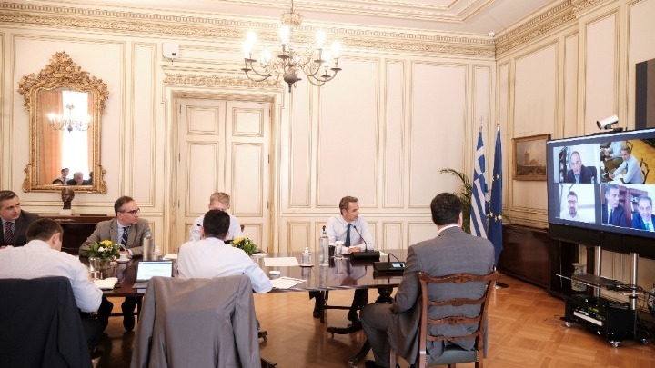 Mitsotakis, cabinet brainstorm ahead of 1 July opening to international tourism, direct flights