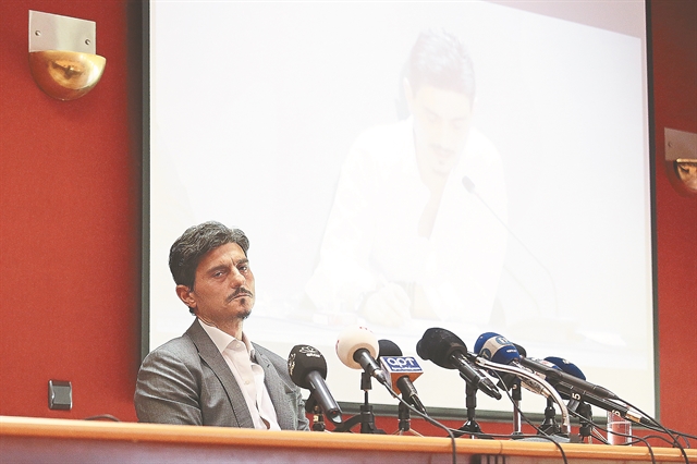 Το σπασμένο γυαλί έγινε… θρύψαλα!