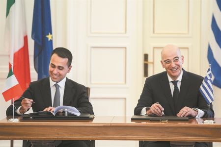 Μια υπογραφή που άργησε 5 χρόνια