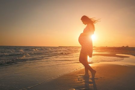 Τι πρέπει να προσέξουν οι έγκυοι το καλοκαίρι της πανδημίας