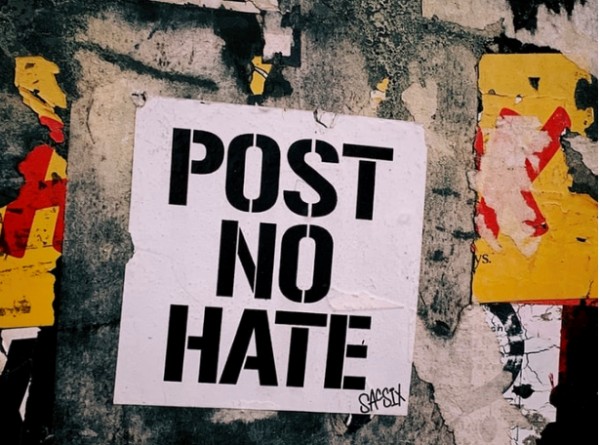 Οι οικονομικοί κολοσσοί γυρνούν την πλάτη στη Facebook