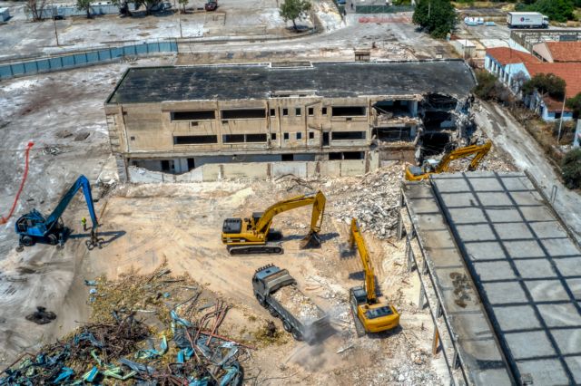 Μπήκαν οι μπουλντόζες στο Ελληνικό [Εικόνες]