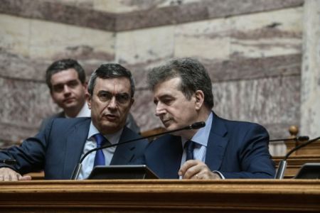 Μόνο παρουσία εισαγγελέα η διάλυση παράνομων διαδηλώσεων
