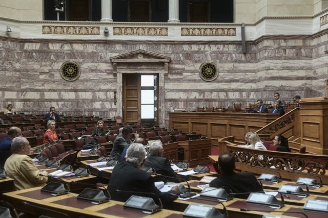 Βουλή: Ψηφίστηκε επί της αρχής το νομοσχέδιο για τις διαδηλώσεις