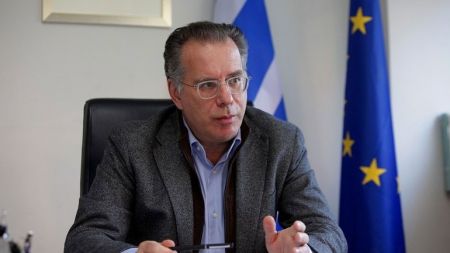 Κουμουτσάκος: Δεν ακολουθούμε τις εξελίξεις στο προσφυγικό, τις συνδιαμορφώνουμε