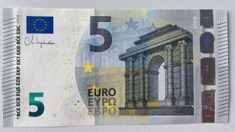 Με την υπογραφή της Λαγκάρντ τα νέα χαρτονομίσματα των 5 και 10 ευρώ | tovima.gr