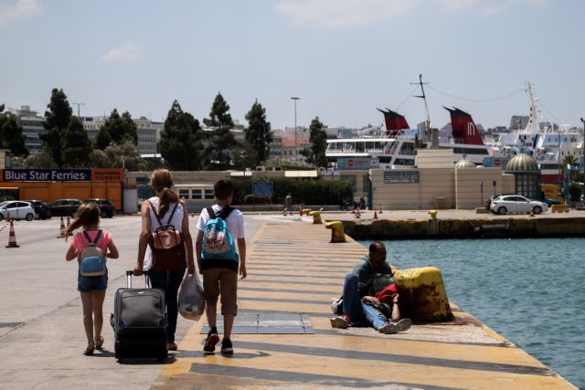 Πειραιάς: Ξεκίνησε η πρώτη μεγάλη έξοδος για το καλοκαίρι – Με μάσκες οι ταξιδιώτες
