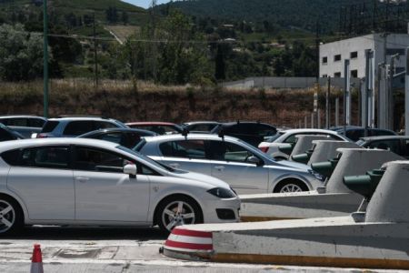ΑΑΔΕ: Παράνομο ένα στα τρία αυτοκίνητα με ξένες πινακίδες