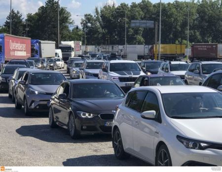Πάνω από 23.000 οχήματα σε μια ημέρα πέρασαν από τον Προμαχώνα