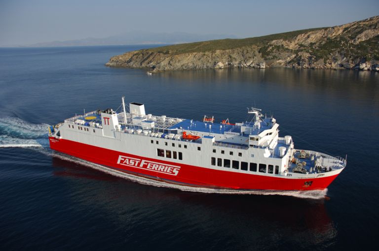 Ταλαιπωρία για εκατοντάδες επιβάτες – Μηχανική βλάβη σε πλοίο