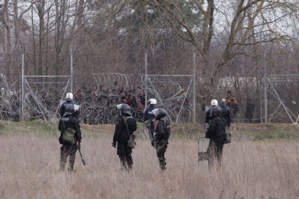«Προσφυγικό: Η Ευρώπη πιέζει την Αθήνα να διερευνήσει τους δύο θανάτους στον ‘Εβρο