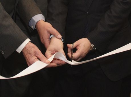 Γιατί οι κυβερνητικοί αξιωματούχοι χάνουν την μνήμη τους, όταν εγκαινιάζουν μεγάλα έργα;