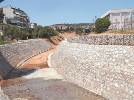 Η ζωή ξαναβρίσκει τον δρόμο της σε Μάτι και Μάνδρα