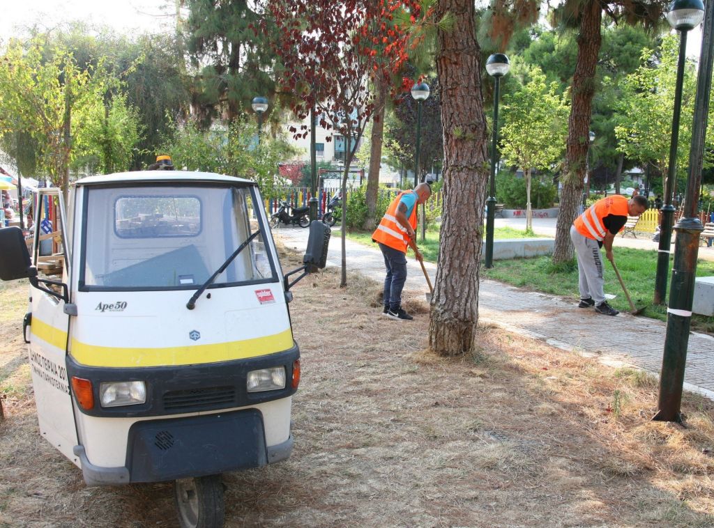 Δήμος Πειραιά: Συνεχίζει τις παρεμβάσεις με εργασίες εξωραϊσμού και ανανέωσης πράσινου