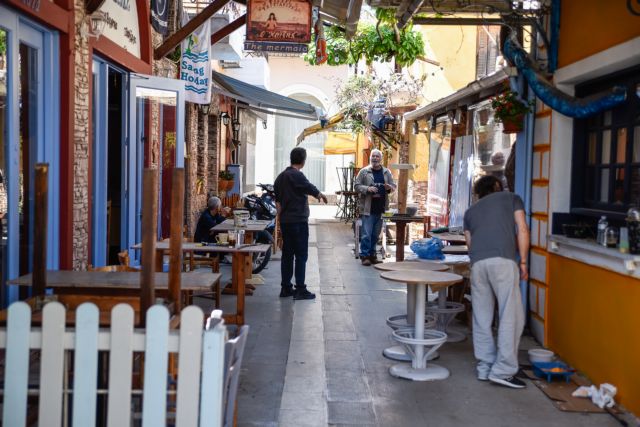 Κορωνοϊός: Παράταση στη μείωση ενοικίων σε καφέ, εστιατόρια – Τι εξετάζει το ΥΠΟΙΚ