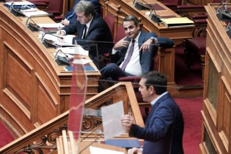 Βγήκαν «μαχαίρια» στη Βουλή με το ν/σ για τις διαδηλώσεις