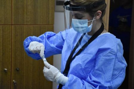 Μαραθώνια η μάχη με τον κορωνοϊό