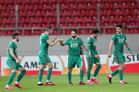 Μπήκε στο κλίμα… με φόντο την Αρχαία Ελλάδα η Γουλβς