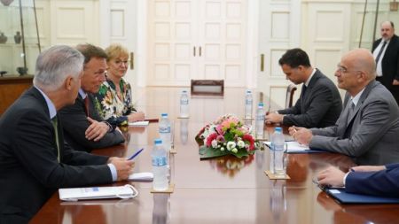 Τετ α τετ Δένδια με αντιπρόεδρο της Γερμανικής Βουλής – Τι συζήτησαν