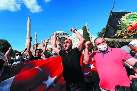 Το τέρας που εξέθρεφαν