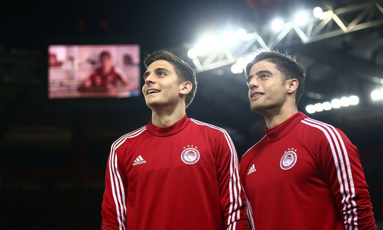 Ολυμπιακός: Τα συγχαρητήρια του Μαρτίνς στους φοιτητές Τζολάκη και Καραργύρη