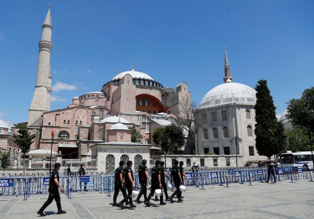 Αγία Σοφία: Άρχισαν οι προετοιμασίες για το άνοιγμα ως τζαμί