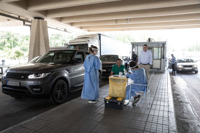 Προμαχώνας: Ουρές για μια ακόμα ημέρα – Αυξάνονται τα τεστ στους τουρίστες, μεγάλη η αναμονή