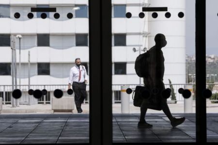 Τουρισμός: Βαριά η «σκιά» της πανδημίας – Αγωνιούν οι ξενοδόχοι, στον αέρα οι εργαζόμενοι