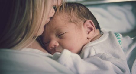 Επίδομα γέννας: Θα καταβληθεί σε όσους οι αιτήσεις εγκρίθηκαν έως 30 Ιουνίου
