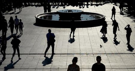 Κορωνοϊός: Στον «αέρα» 192.000 θέσεις εργασίας