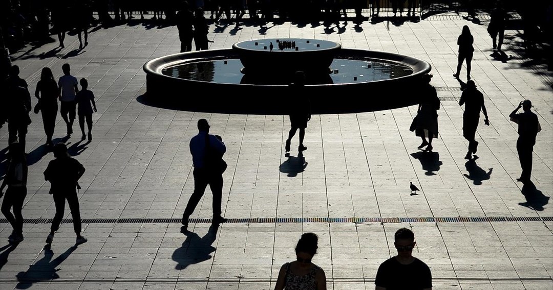 Κορωνοϊός: Στον «αέρα» 192.000 θέσεις εργασίας