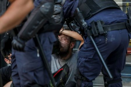 Αντιδράσεις για τα επεισόδια μεταξύ αστυνομικών και διαδηλωτών στην πλ. Βικτωρίας