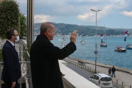 Bloomberg: Ο Ερντογάν αψηφά τη Δύση για χάρη της Μεγάλης Τουρκίας