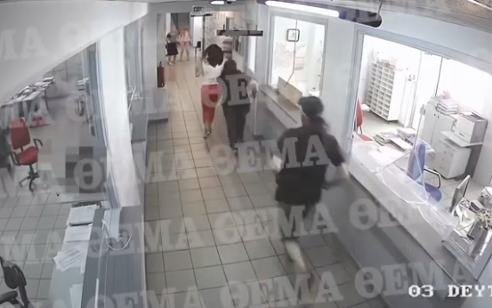 Κοζάνη : Η στιγμή της επίθεσης με το τσεκούρι  (βίντεο)