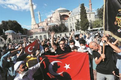 Το ισλαμικό αφήγημα Ερντογάν και η σύγκρουση με τη Δύση