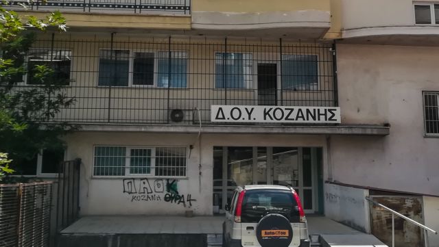 Κοζάνη : «Έβγαλε το τσεκούρι και άρχισε να κοπανάει»