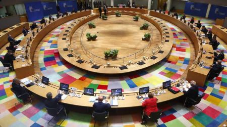 Σύνοδος Κορυφής: Στο δείπνο των ηγετών συνεχίζονται οι διαβουλεύσεις