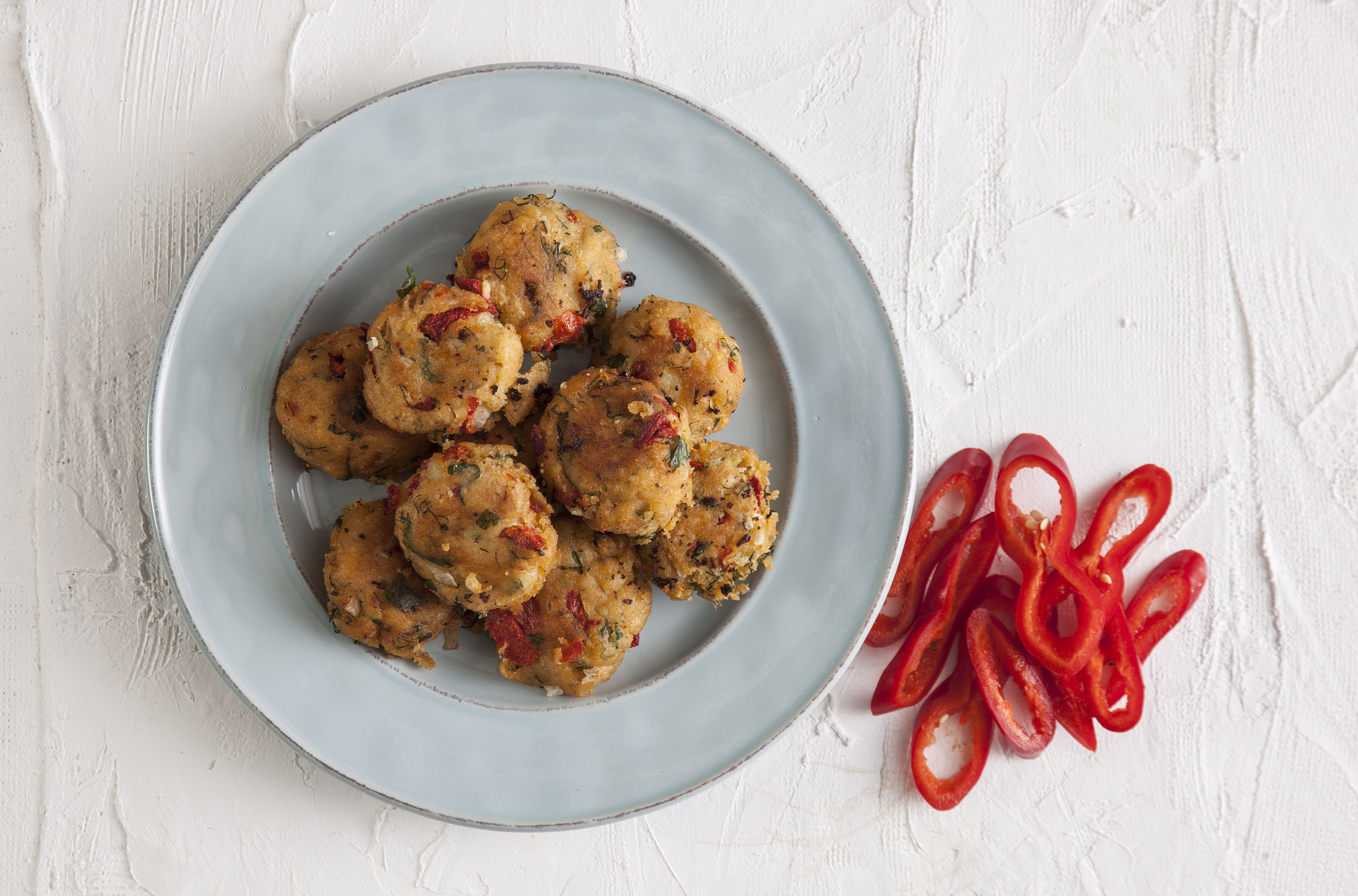 Κεφτεδάκια με δυόσμο σε κρέμα πιπεριάς Φλωρίνης