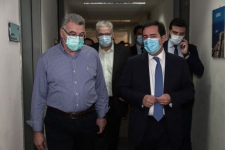 Μηταράκης: Πιο γρήγορη η έκδοση εγγράφων για τους πρόσφυγες