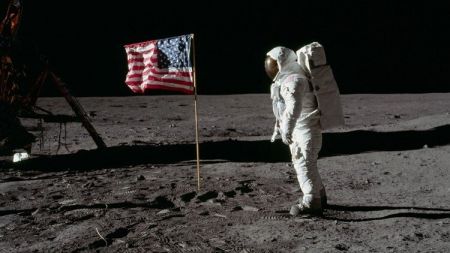 Ιούλιος 1969 : Οι Αμερικανοί κερδίζουν τη μάχη για την άλωση του διαστήματος