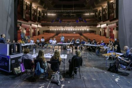 «Το τρίτο στεφάνι» στο Παλλάς –  Σκηνοθετεί Μαρκουλάκης – πρωταγωνιστούν Καβογιάννη – Κίτσου