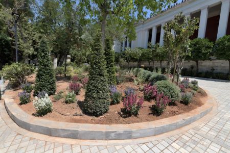 Πρασίνισε ξανά ο κήπος του Αρχαιολογικού Μουσείου [Εικόνες]