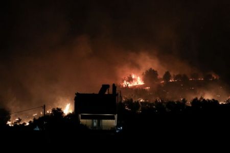 Νύχτα αγωνίας στις Κεχριές – 57 πυρκαγιές σε 24 ώρες