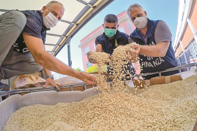 Χτίζουν «ναρκοκράτος» στα ερείπια της Συρίας