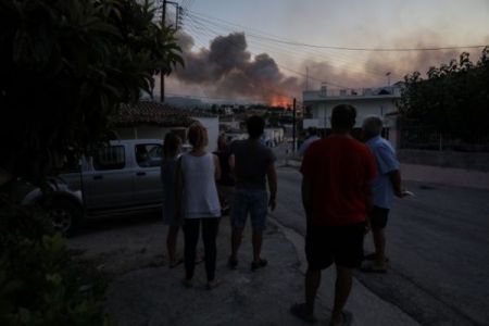 Κεχριές: Ολονύχτια μάχη με τις φλόγες στα διάσπαρτα μέτωπα – Κάηκαν 10 σπίτια