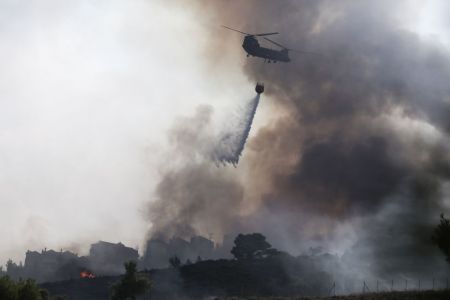 Μετά τις Κεχριές Κορινθίας πύρινο μέτωπο και στο Λουτράκι