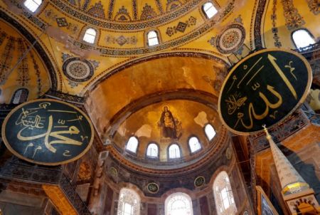 Αγία Σοφία : Έντονες αντιδράσεις ένα 24ωρο πριν λειτουργήσει ως τζαμί