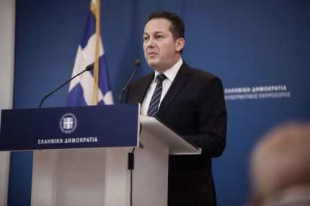 Πέτσας για ΣΥΡΙΖΑ: Έρχεται πάλι δεύτερος και πιάνεται αδιάβαστος